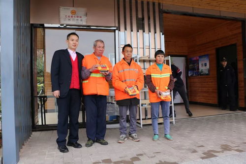 新時(shí)代文明實(shí)踐 東城企業(yè)紛紛獻(xiàn)愛(ài)心,這個(gè)愛(ài)心柜又滿了